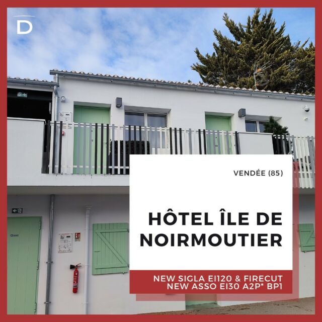 🏗️ CHANTIER : HÔTEL ÎLE DE NOIRMOUTIER
📍 OÙ : Île de Noirmoutier, Vendée (85)
🚪 PRODUIT : 2 NEW SIGLA EI120 et 8 FIRECUT NEW ASSO EI30

Pose de 2 portes NEW SIGLA EI120 1 vantail avec marquage CE et de 8 portes anti-effraction FIRECUT NEW ASSO EI30 équipées de serrure de haute sécurité A2P* BP1e de différents modèles de portes métalliques techniques dans le cadre du chantier d’une plateforme logistique. 

Les portes NEW SIGLA possèdent un revêtement extérieur MDF hydrofuge RAL 6019 avec option « ambiance saline » pour une bonne tenue de nos portes en bord de mer et d’un revêtement intérieur MDF hydrofuge modèle MZ. Elles sont équipées de serrure 3 points de fermeture pour béquille double. 

Les portes FIRECUT NEW ASSO possèdent quant a elles un revêtement extérieur MDF hydrofuge laqué RAL 6019 similaire aux portes NEW SIGLA et un revêtement intérieur blanc. Elles sont équipées de kit béquille-béquille Dallas sur rosace, de charnières micron et d’un kit AEV. 

Ce projet a été suivi par David RAUD, notre agent commercial sur la Région Pays-de-la-Loire (44-49-53-72-79-85).
Pour le contacter : contact@adr-diffusion.fr / 06.25.78.16.42 

#chantier #dierrefrance #portes #portesmétalliquestechniques #portescoupefeu #sécurité #designitalien